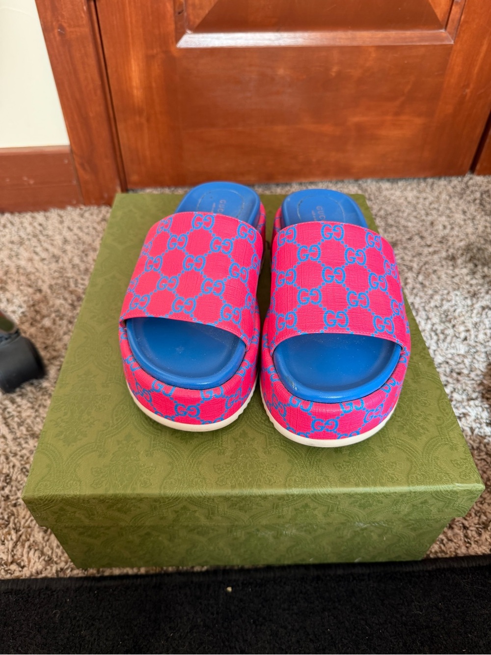Gucci  Pink & Blue GG Slide Sandals